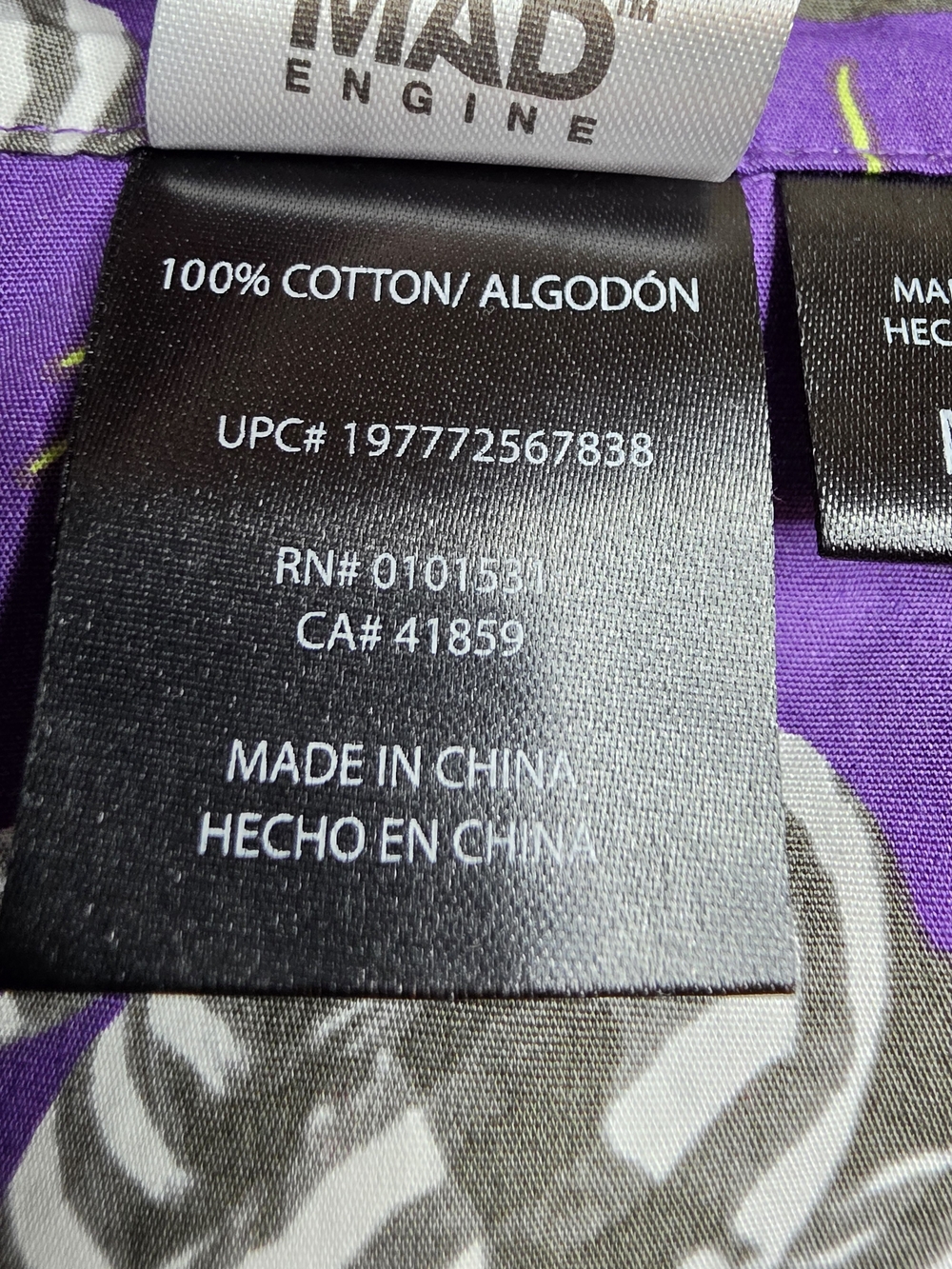 Beetlejuice Men's Purple Graphic Camp Shirt Size Medium Pattern All Over - Picture 4 of 7